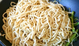 炒面条的做法视频,美味家常菜轻松做